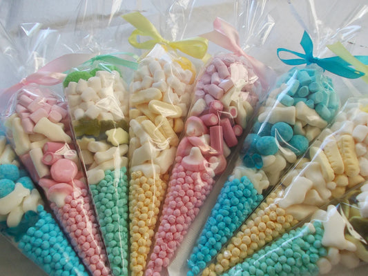 sweet cones mix of pink Blue Green Yellow party cone favours 8 christening Favoures wedding favors sweet cones baby shower Gender reveal